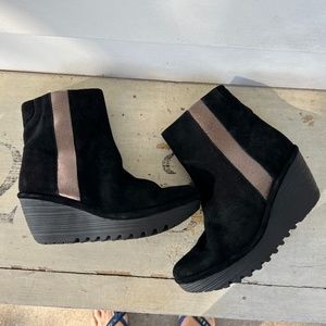 NWT Size 8 Black/"Pewter" Fly London Suede Ankle Booties - Yulu